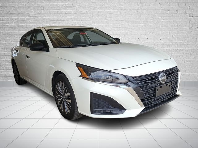 Used 2025 White Nissan 2.5 SV image 4