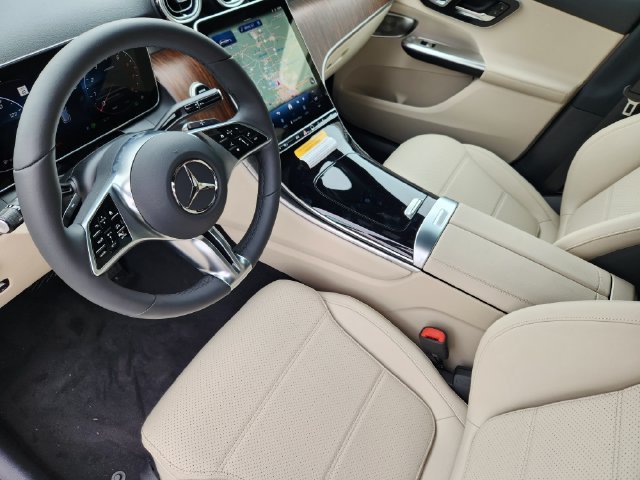 Used 2026 Polar White Mercedes-Benz GLC 300 image 7