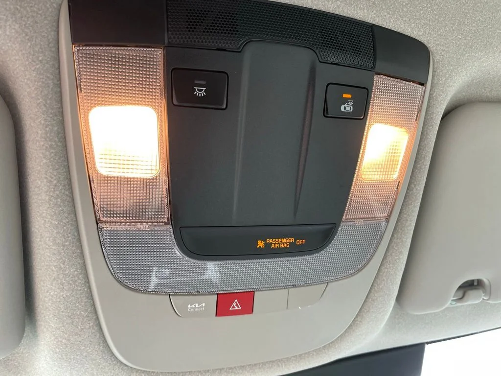Used 2023 Runway Red Kia Wind image 19