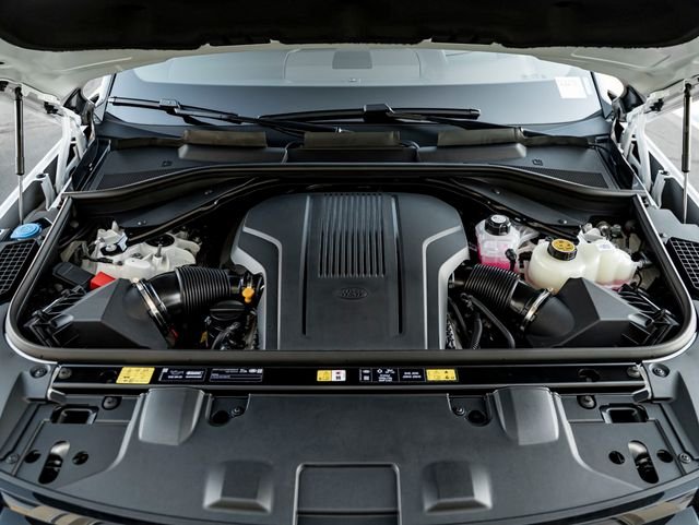 New 2026 Fuji White Land Rover SE image 43
