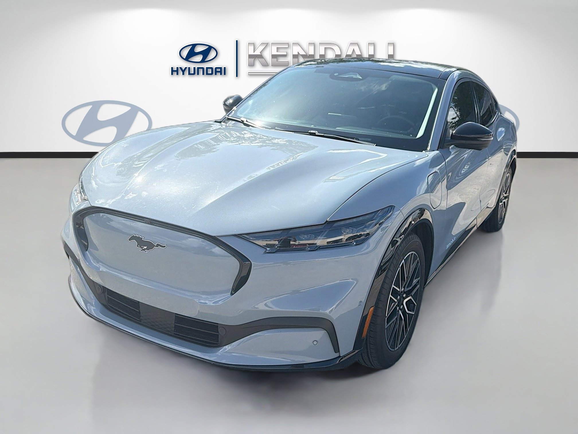 Used 2024 Gray Metallic Ford Premium image 3