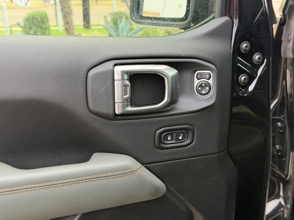 New 2026 Black Clear-Coat Exterior Paint Jeep Mojave X image 16