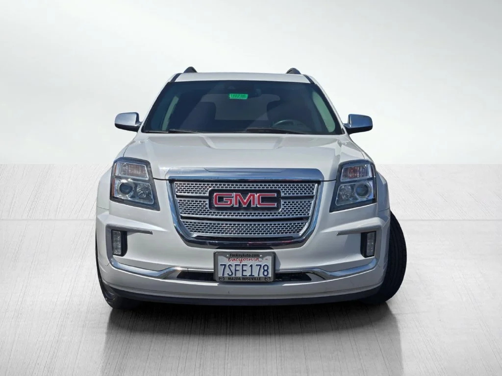 Used 2016 White Frost GMC Denali image 2