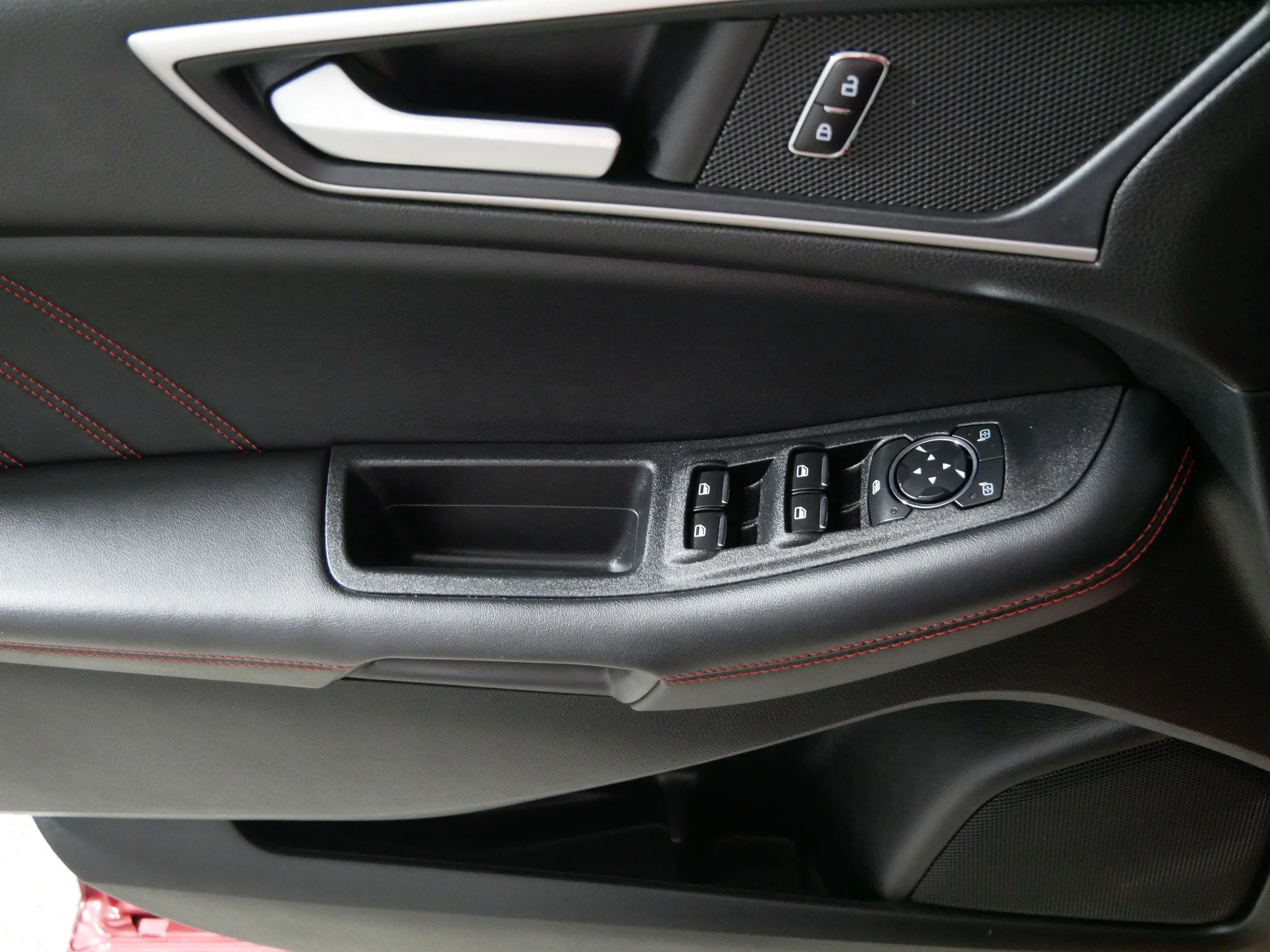Used 2024 Rapid Red Metallic Tinted Clearcoat Ford ST-Line image 19