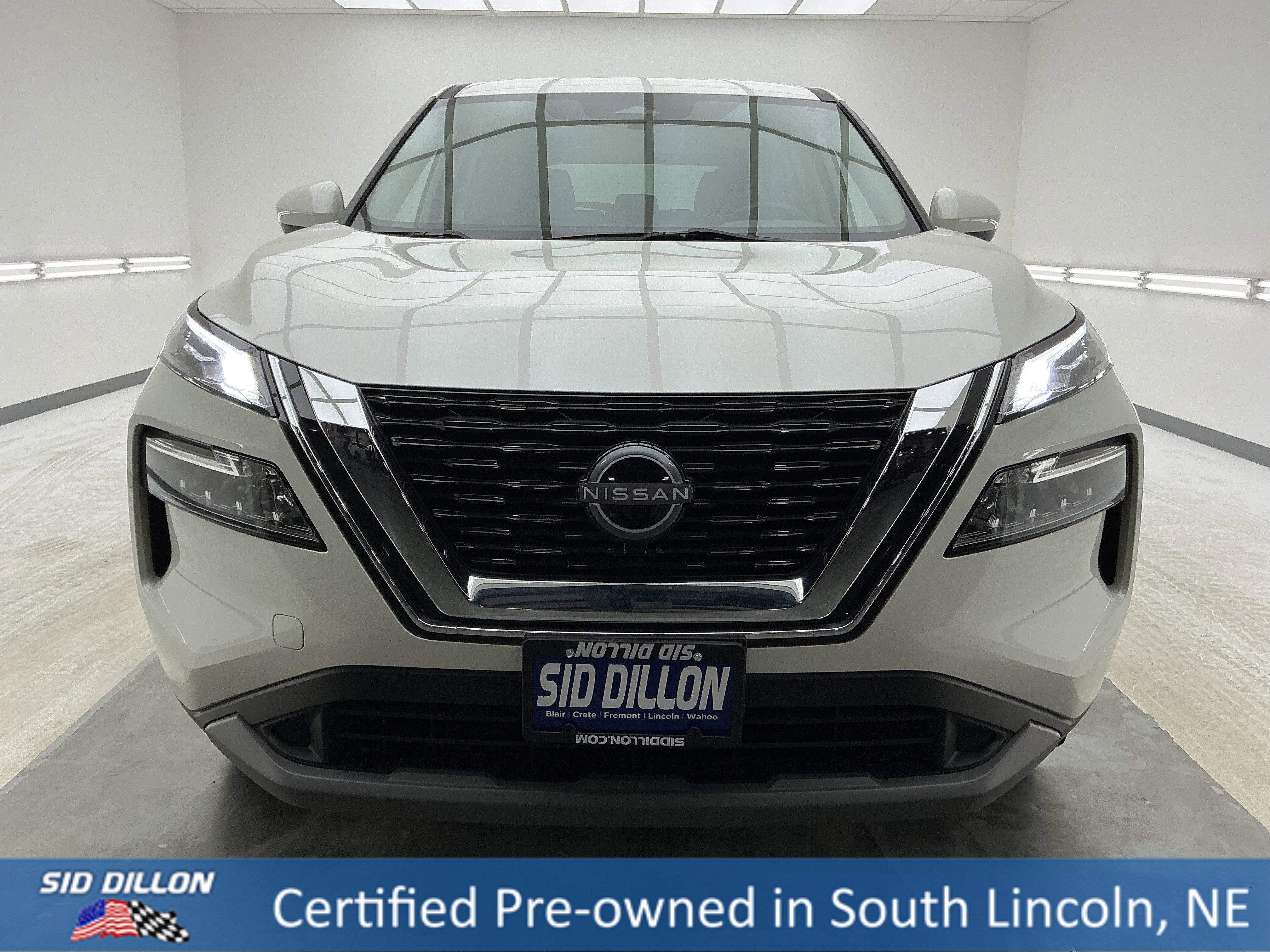 View vehicle photo 2