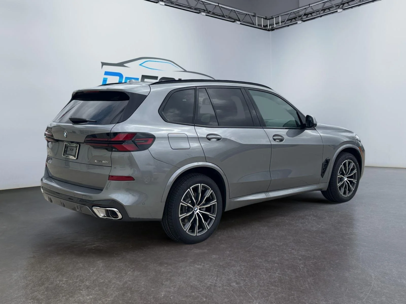 Used 2026 Skyscraper Grey Metallic BMW xDrive40i image 3