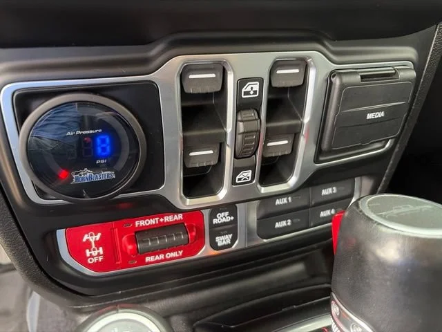 Used 2020  Jeep Rubicon image 27