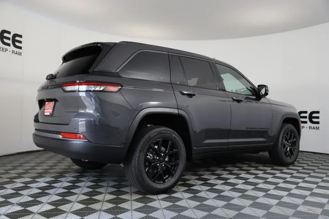 New 2026 Baltic Gray Metallic Clear-Coat Exterior Paint Jeep Altitude image 38