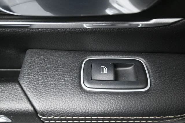 Used 2022 White Ram Laramie image 10