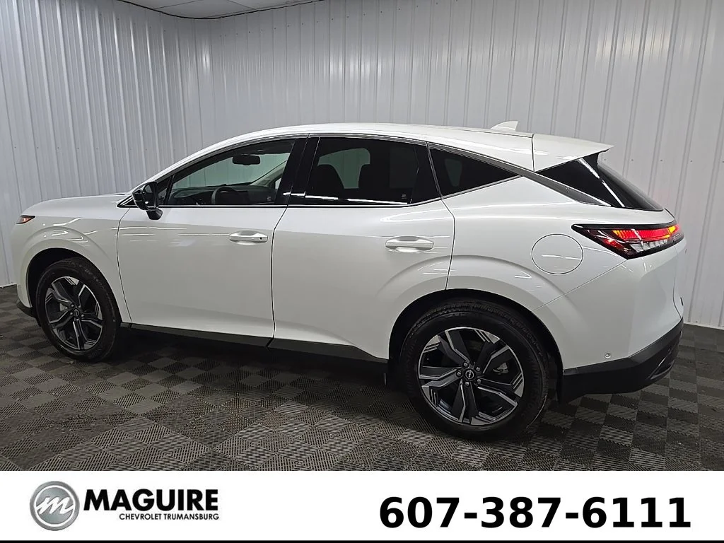 Used 2025 White Nissan SL image 4