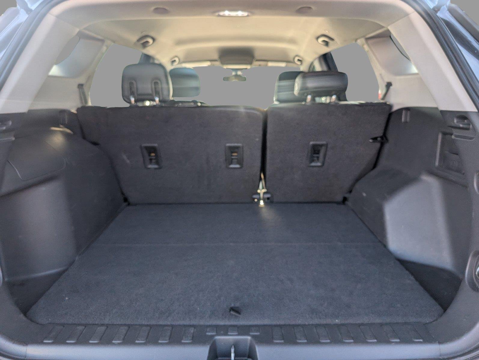 Used 2020 GRAPHITE GRAY METALLIC GMC SLE image 5