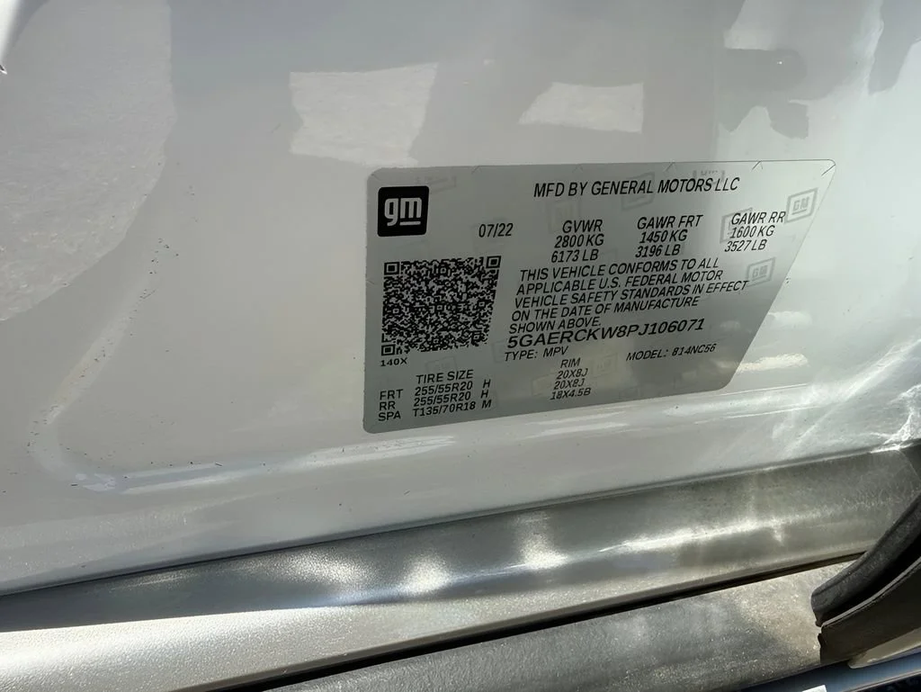 Used 2023 White Frost Tricoat Buick Premium image 41