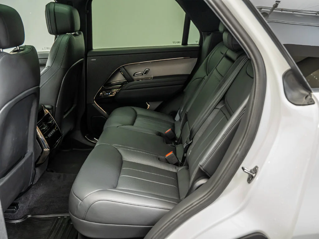 Used 2026 Fuji White Land Rover SE image 42