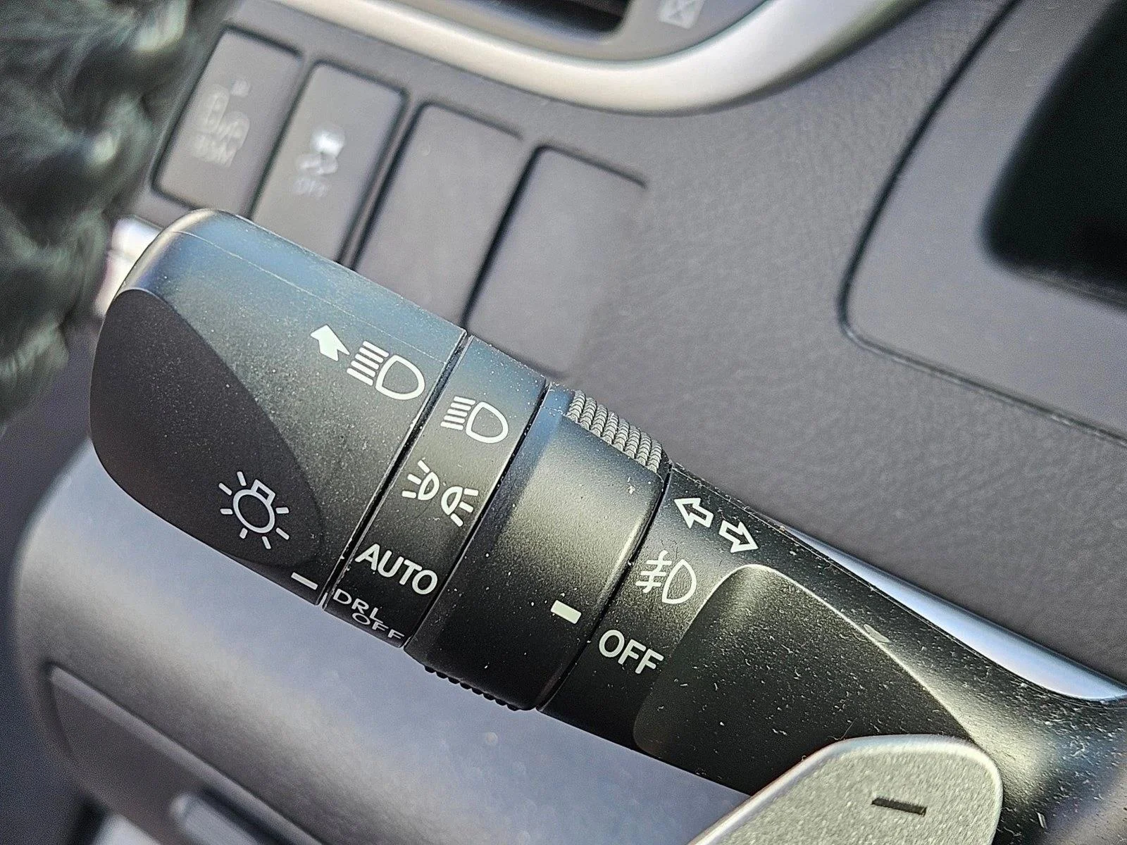 Used 2014 Classic Silver Metallic Toyota SE image 11