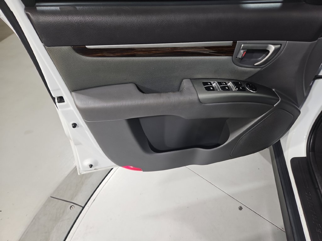 Used 2012 White Hyundai GLS image 11