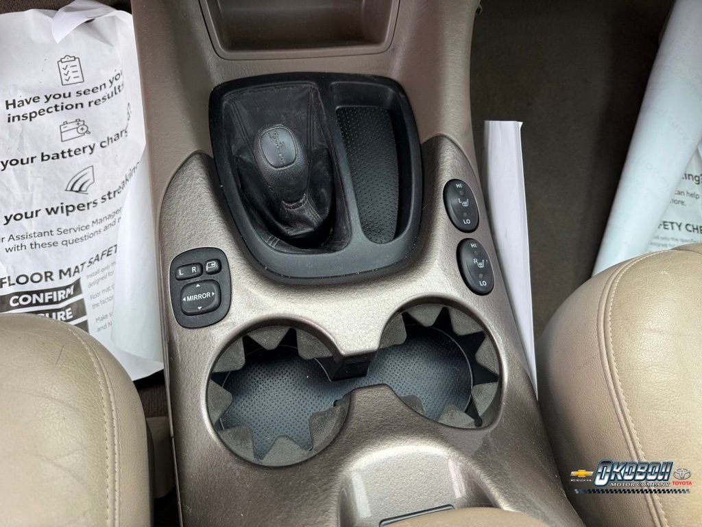 Used 2004  Toyota Limited image 12
