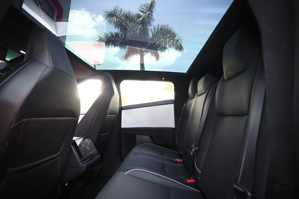2024 Tesla Cybertruck Base - Photo 37