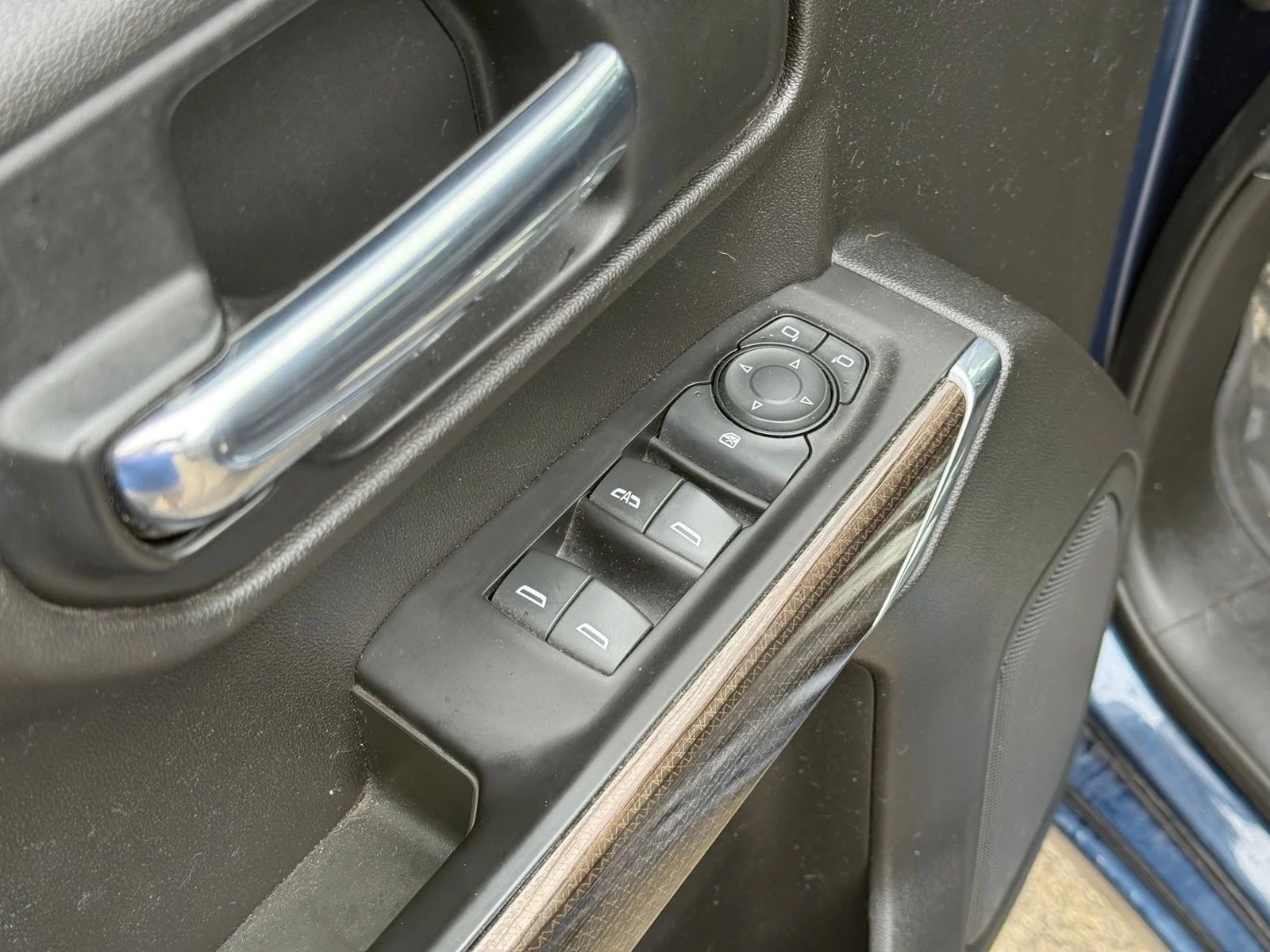 Used 2020 Blue Chevrolet LT Trail Boss image 15