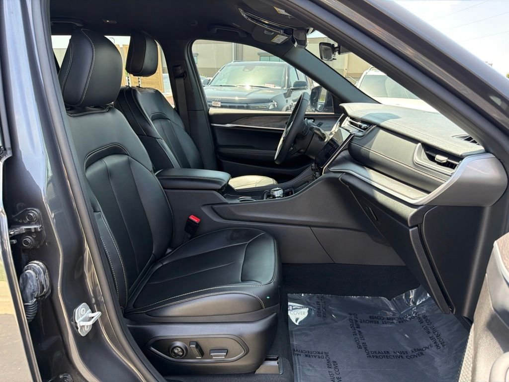 Used 2025 Gray Jeep Limited image 18