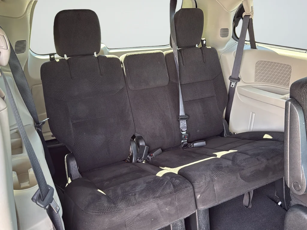 Used 2015 Silver Dodge SE image 32