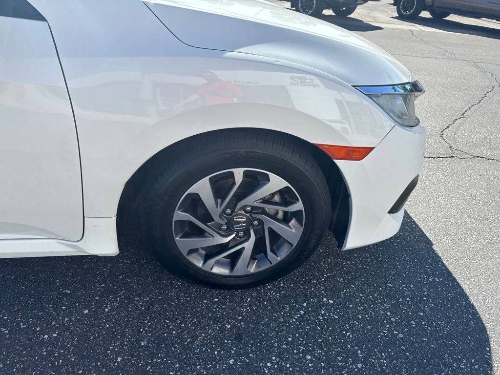 Used 2017 White Honda EX image 21