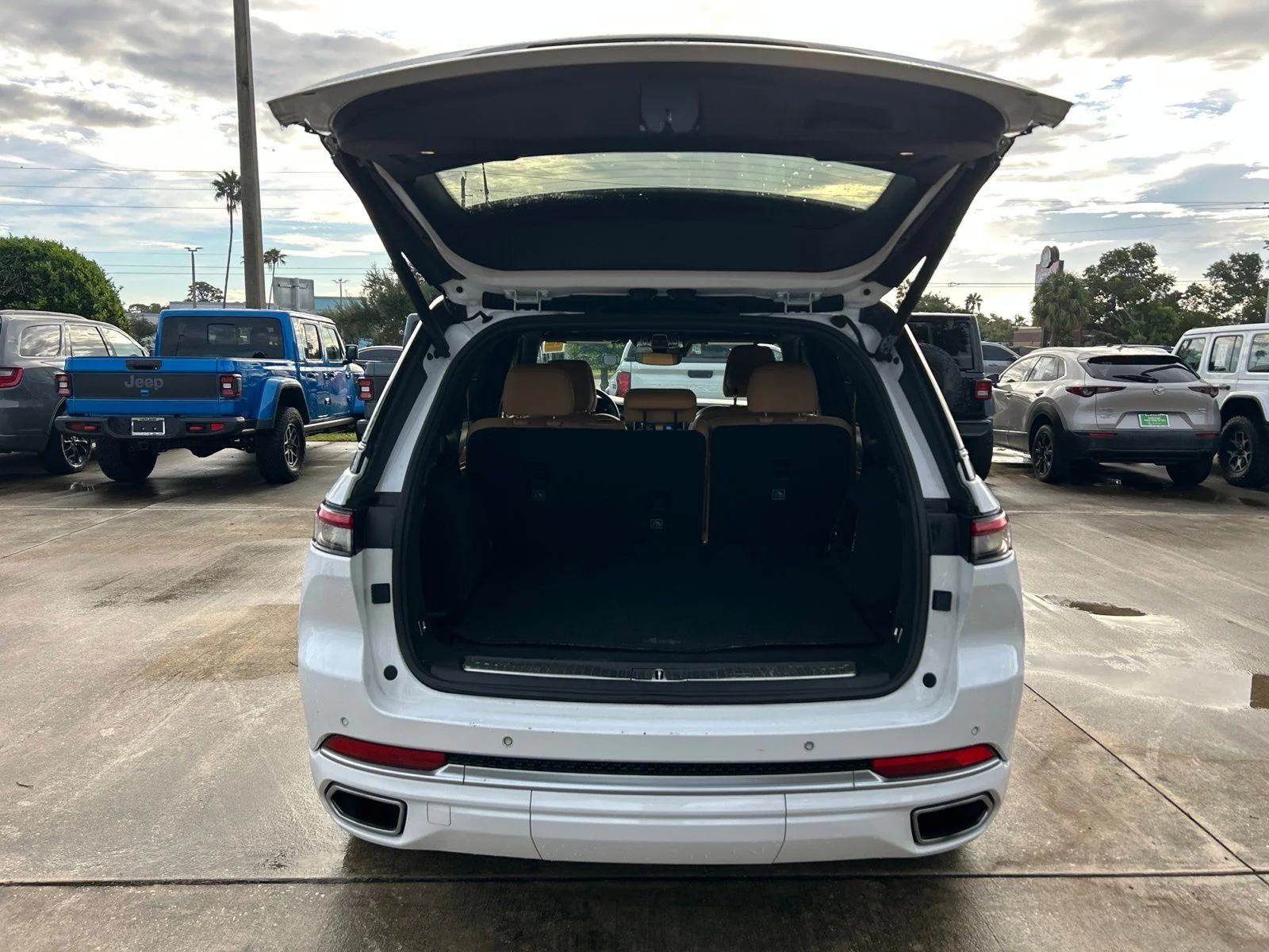 Used 2022 Bright White Clearcoat Jeep Summit Reserve image 38