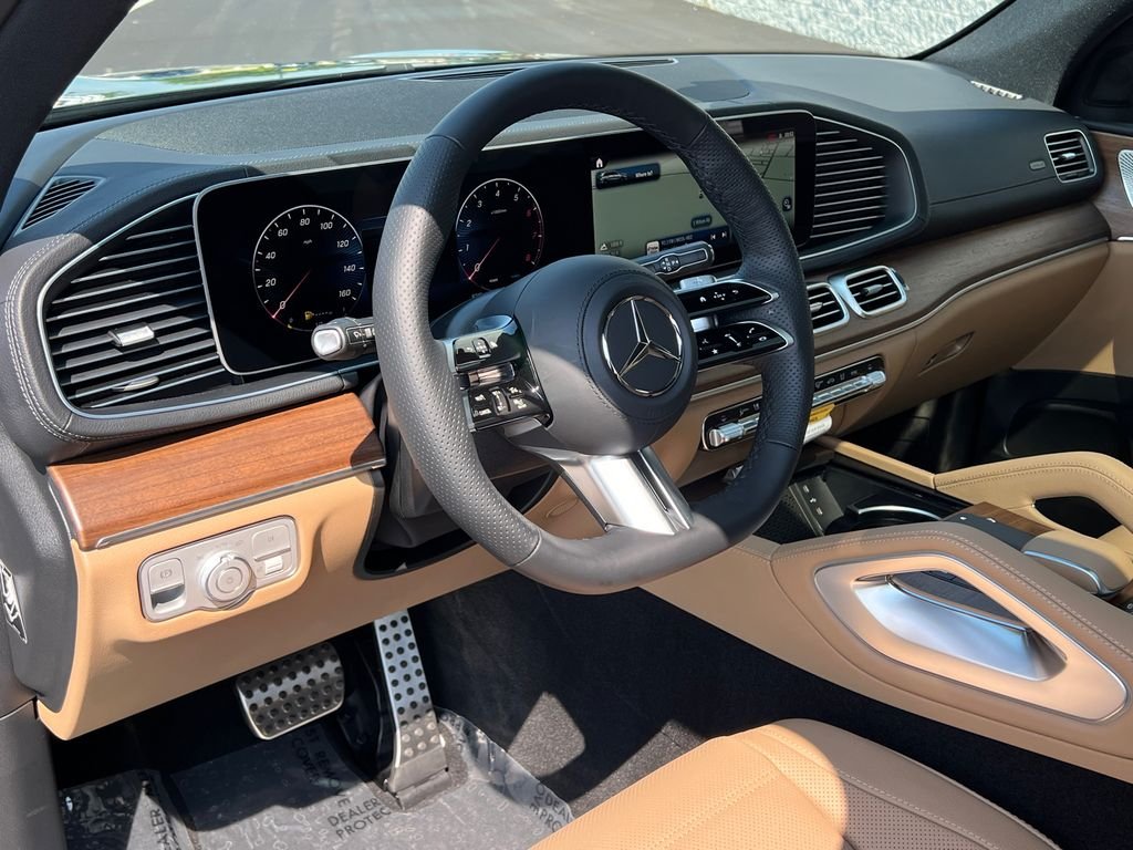 New 2026 MANUFAKTUR Ireland Mid Green Metallic Mercedes-Benz GLS 450 image 15