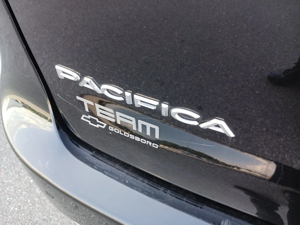 Used 2022 Black Chrysler Touring L image 30