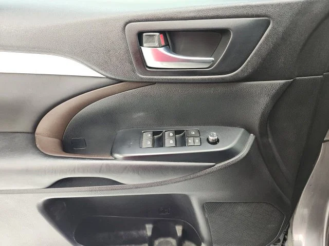 Used 2019 Gray Toyota XLE image 12