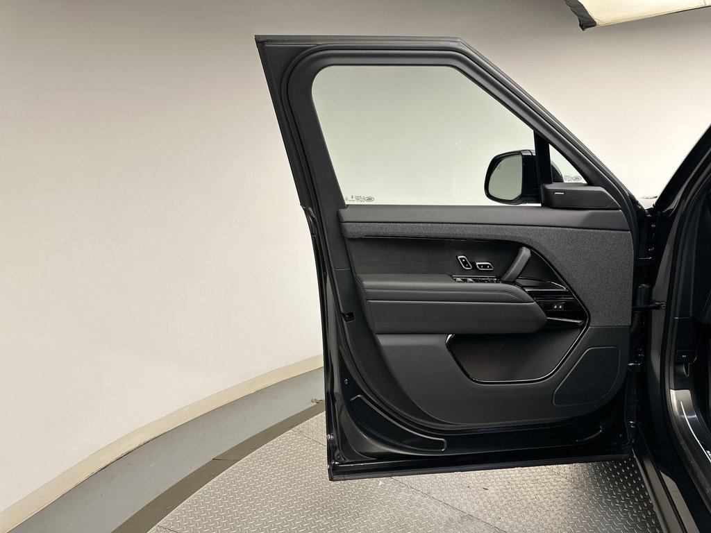 New 2027 Carpathian Grey Land Rover Dynamic SE image 9