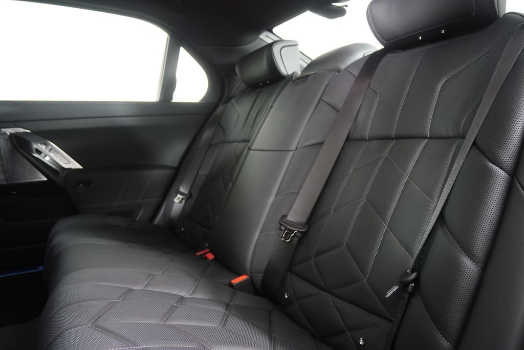 New 2026 Black Sapphire Metallic BMW 760i xDrive image 15