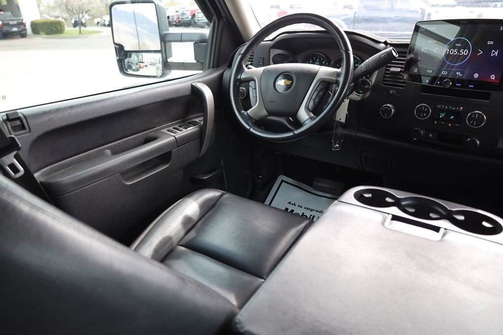 Used 2011 Sheer Silver Metallic Chevrolet LT image 19