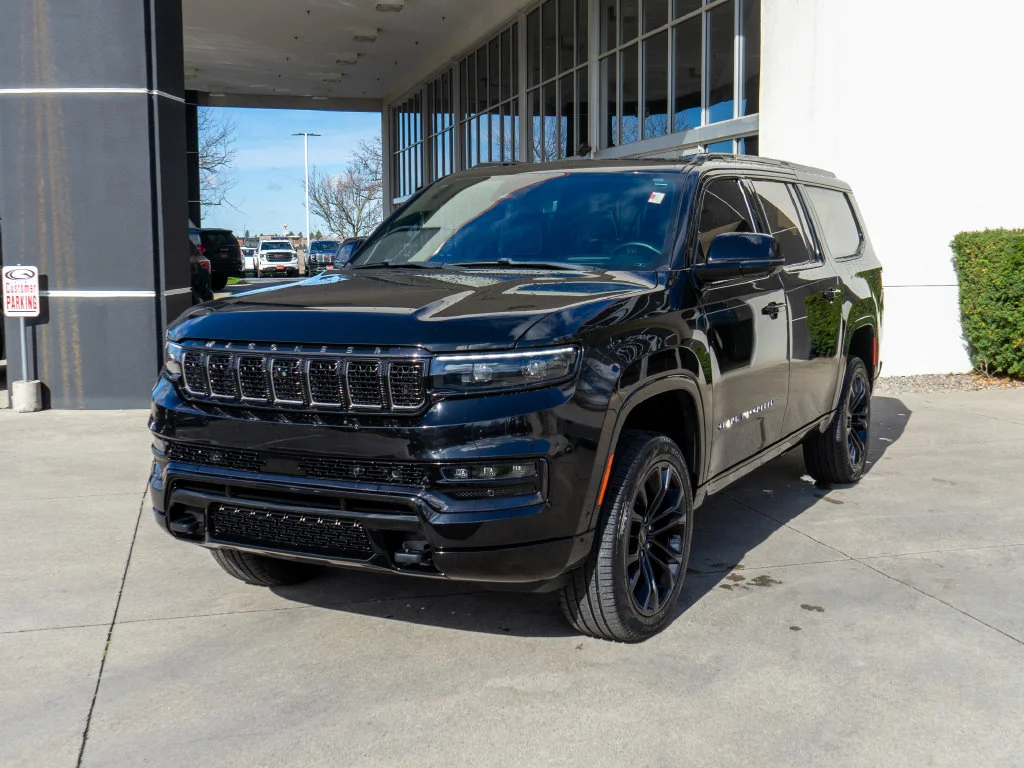 Used 2023 Black Jeep Series III image 3