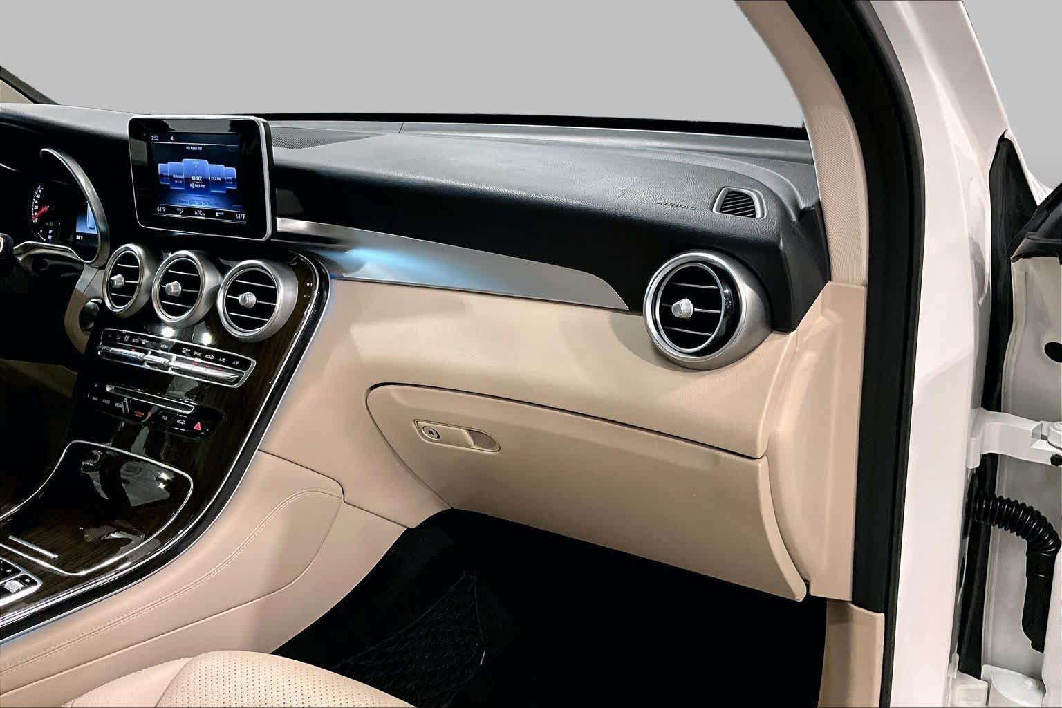 Used 2019 Polar White Mercedes-Benz GLC 300 image 17