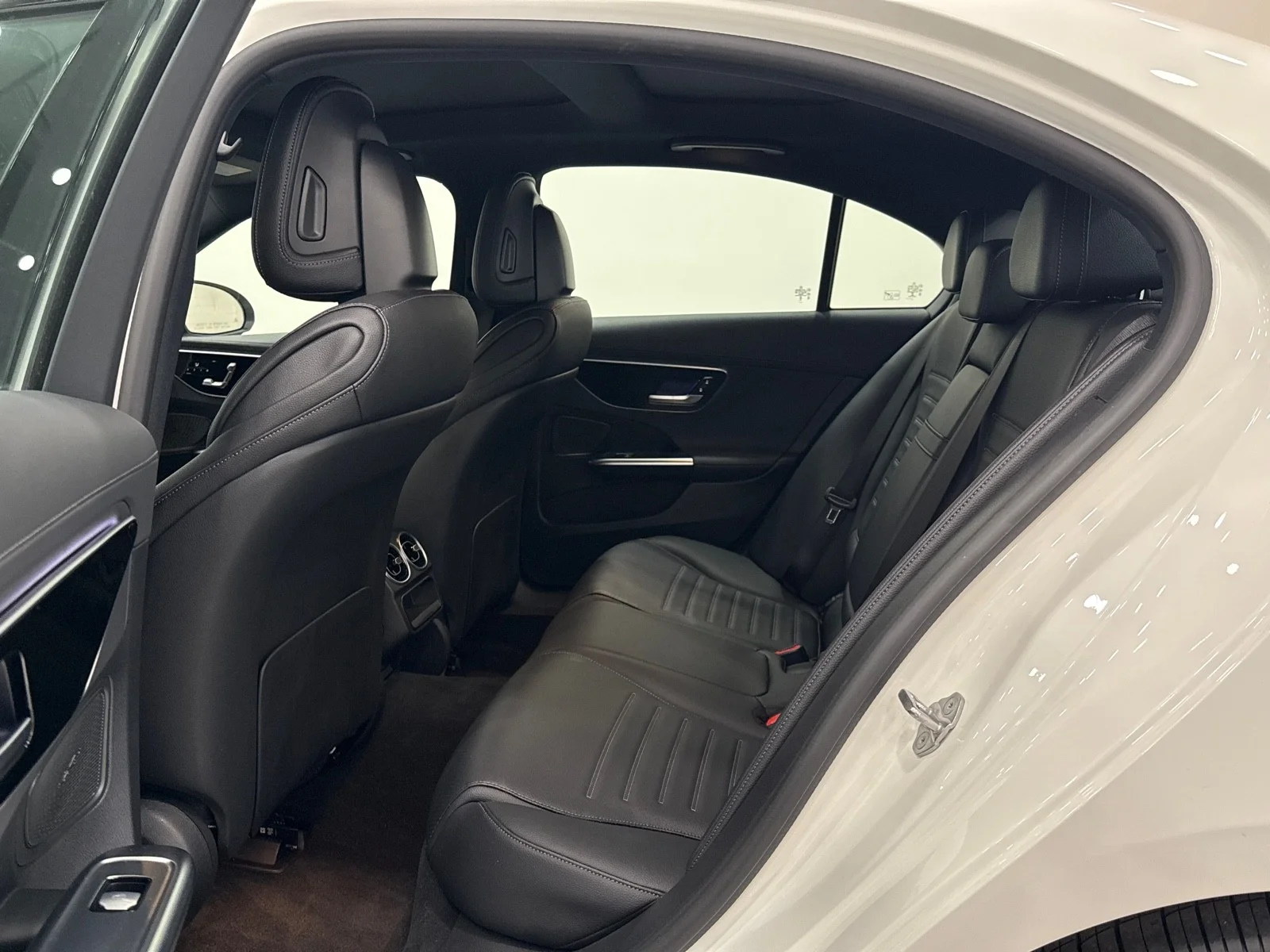 Used 2023 Polar White Mercedes-Benz C 300 4MATIC® SEDAN image 36