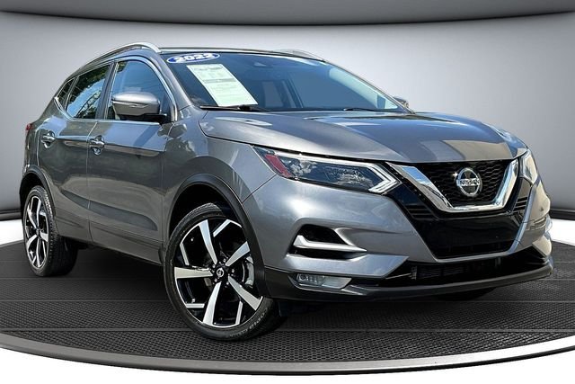 Used 2022 Gray Nissan SL image 3