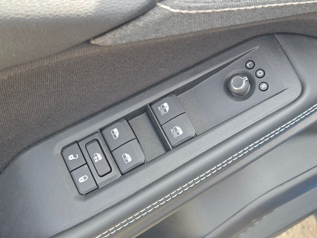 New 2026 Hydro Blue Pearl-Coat Exterior Paint Jeep Laredo image 18