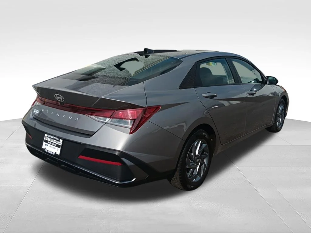 Used 2024 Fluid Metal Hyundai SEL image 7