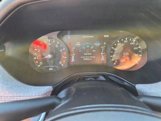 Used 2023 Silver Jeep Latitude image 16