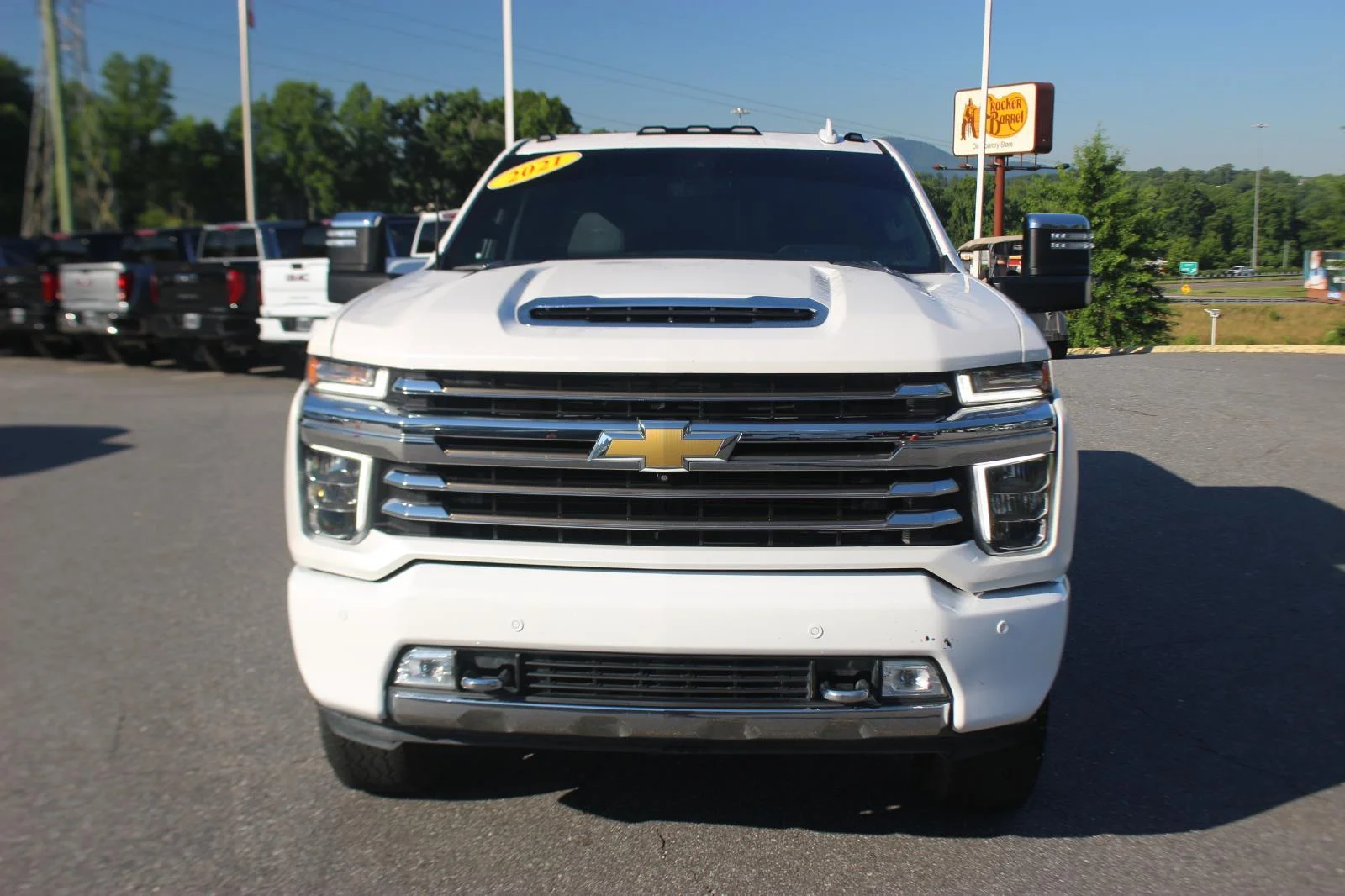 Used 2021 IRIDESCENT PEARL TRICOAT Chevrolet High Country image 3