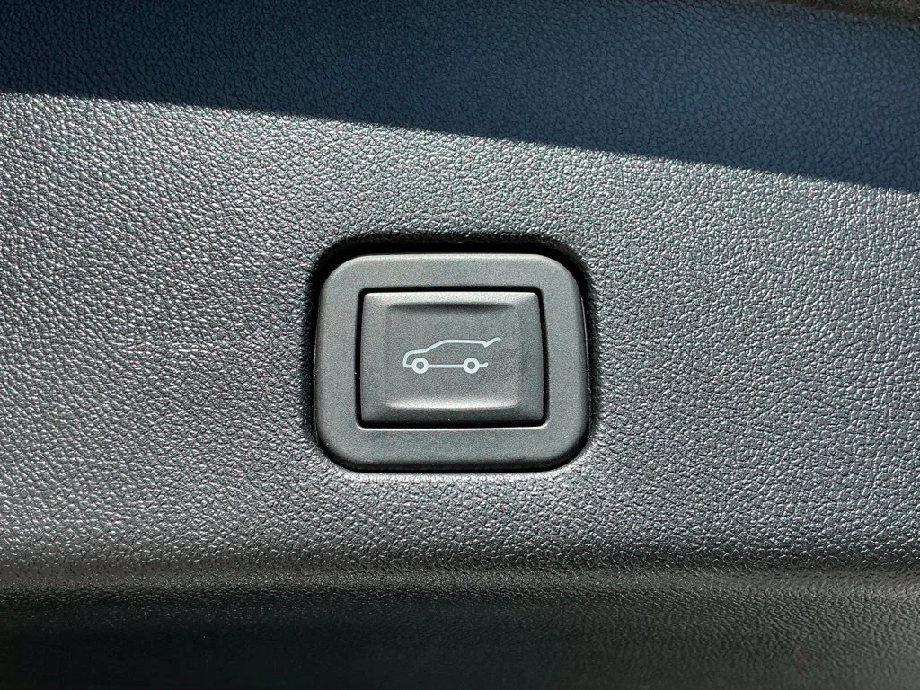 Used 2024  Acura Base image 22