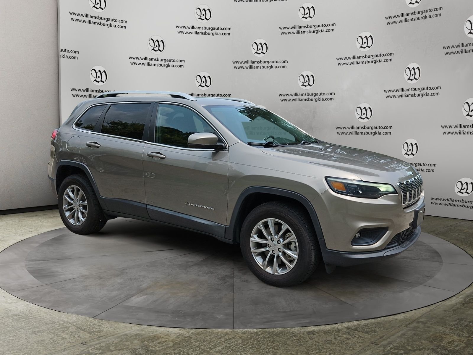 Used 2021 Beige Jeep Latitude Plus image 7