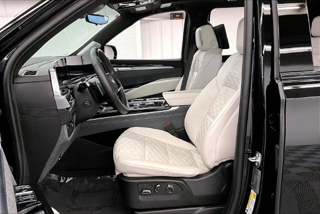 Used 2025 Black Raven Cadillac Sport Platinum image 25