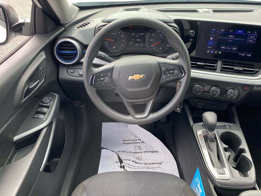 2025 Chevrolet Trax LS - Photo 8