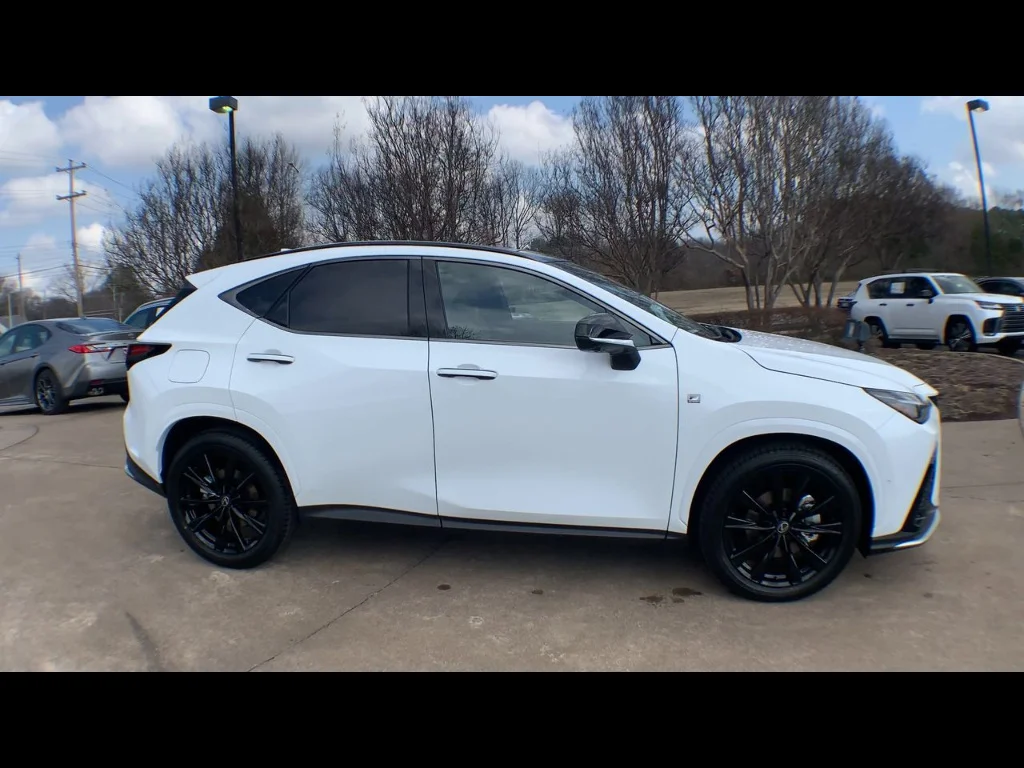 2026 Lexus NX PHEV 450h+ - Photo 9