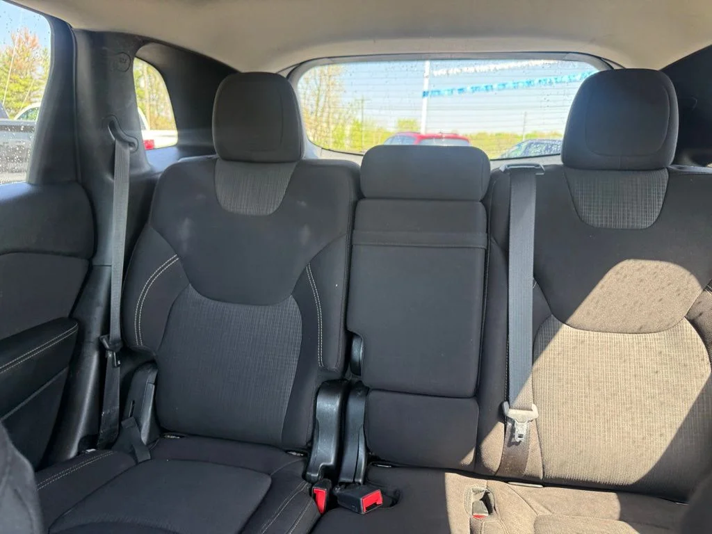 Used 2017 Red Jeep Latitude image 32