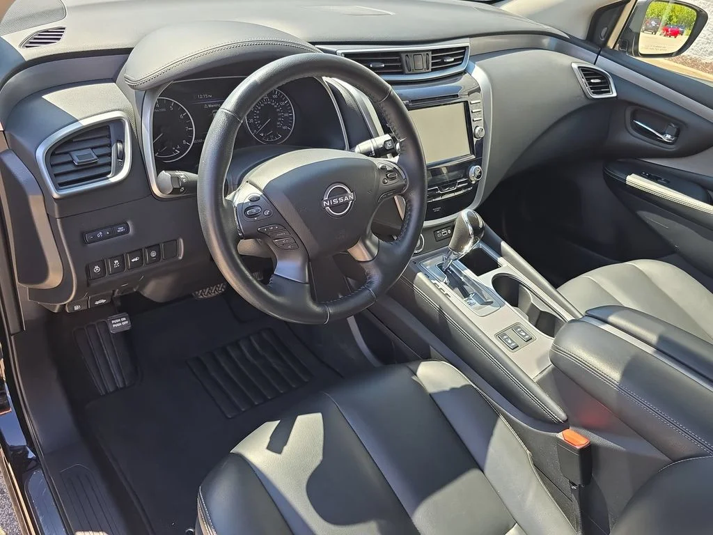 Used 2024  Nissan SV image 10