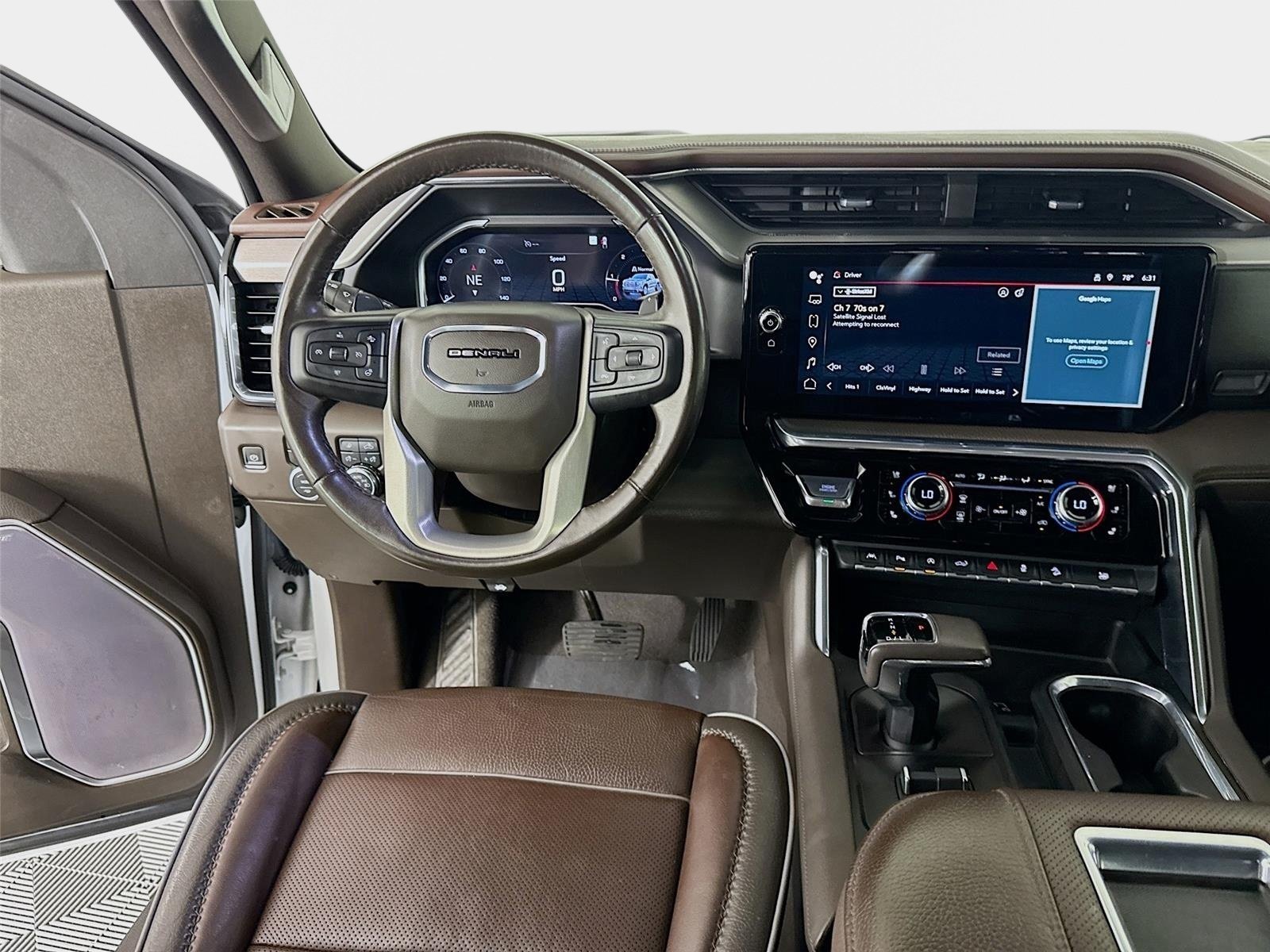 Used 2022 White Frost Tricoat GMC Denali image 23