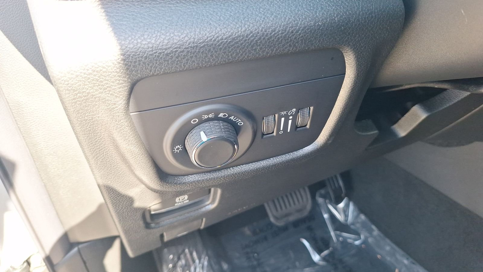 New 2026 Silver Zynith Exterior Paint Jeep Altitude image 19