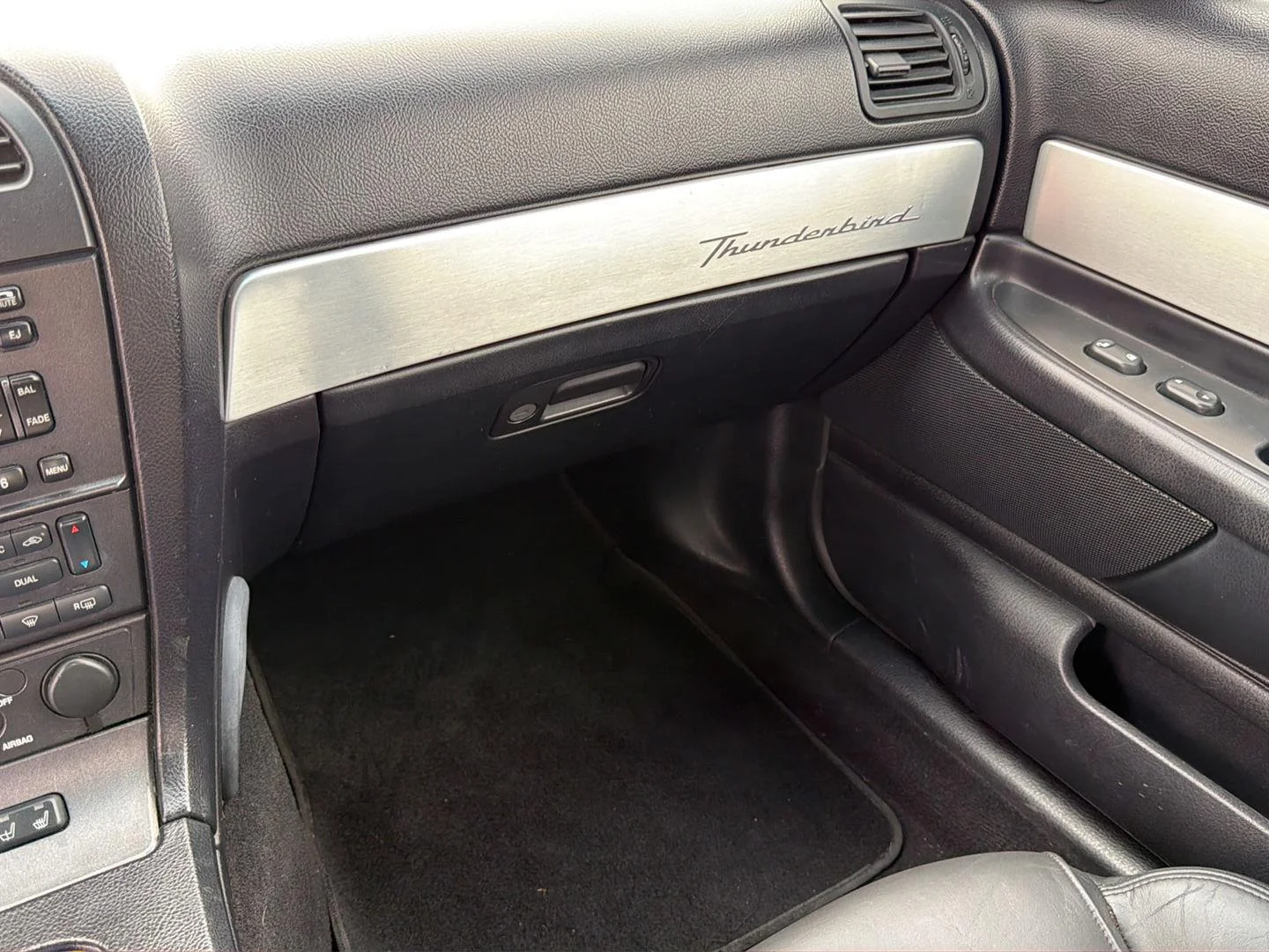 Used 2003 White Ford Premium image 19